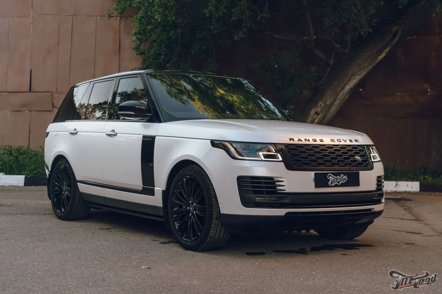 Range Rover Vogue SE в шикарном перламутровом виниле!